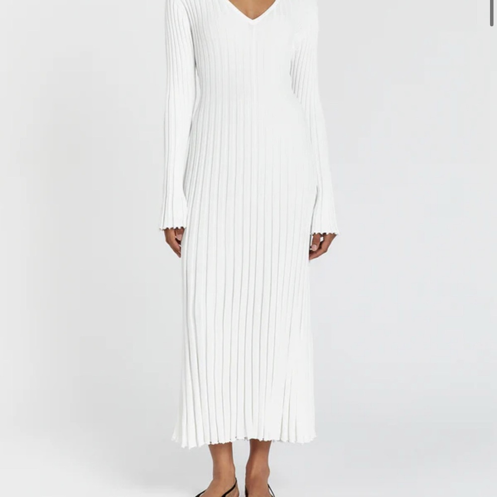 Elegant White Ribbed Maxi Dress